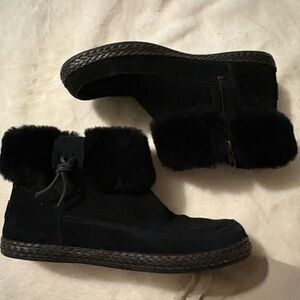 UGG Elowen Black Ankle Booties Suede Sheepskin Lined Zipper Snow slipper Boots 9